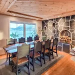 בית נופש Beach Front Home In Torvikbygd With Wifi *