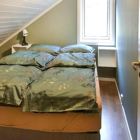 Holiday home 4 Bedroom Awesome In Torvikbygd