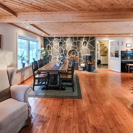 4 Bedroom Awesome In Torvikbygd Jondal
