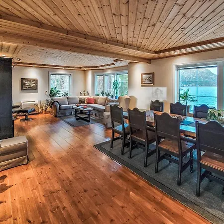 Beach Front Home In Torvikbygd With Wifi בית נופש