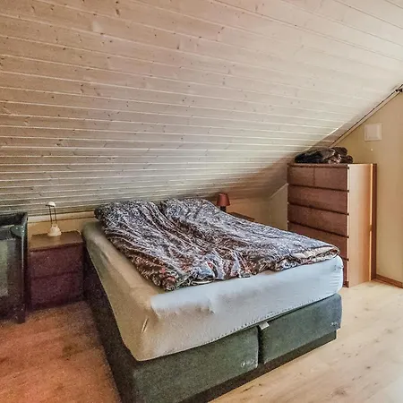 4 Bedroom Awesome In Torvikbygd Holiday home *