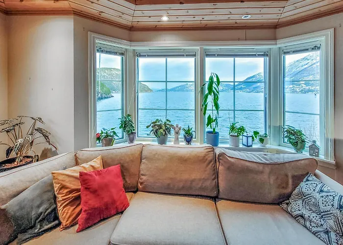 4 Bedroom Awesome In Torvikbygd Ferienhaus