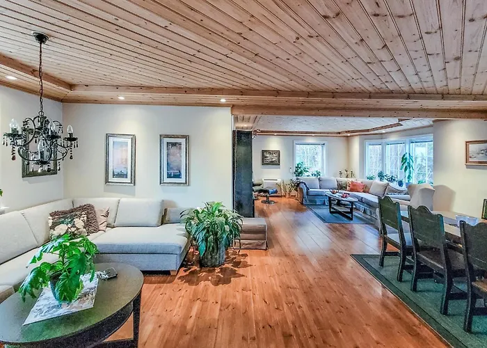 4 Bedroom Awesome In Torvikbygd *