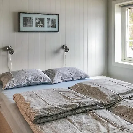 4 Bedroom Awesome In Torvikbygd Nyaraló Tyrvikbygd