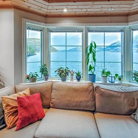 4 Bedroom Awesome In Torvikbygd Nyaraló