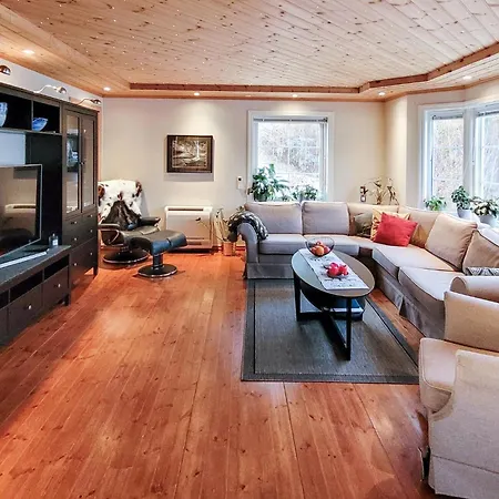 4 Bedroom Awesome In Torvikbygd