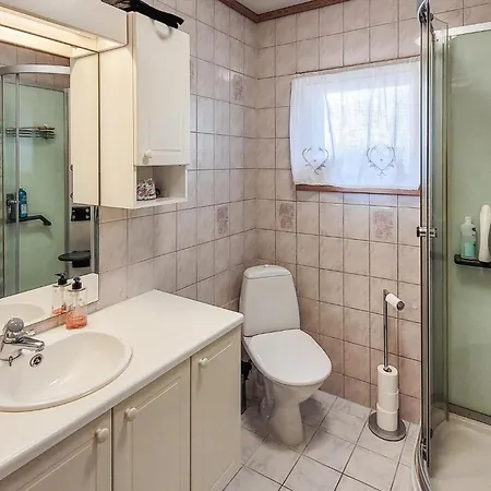 4 Bedroom Awesome In Torvikbygd * Tyrvikbygd