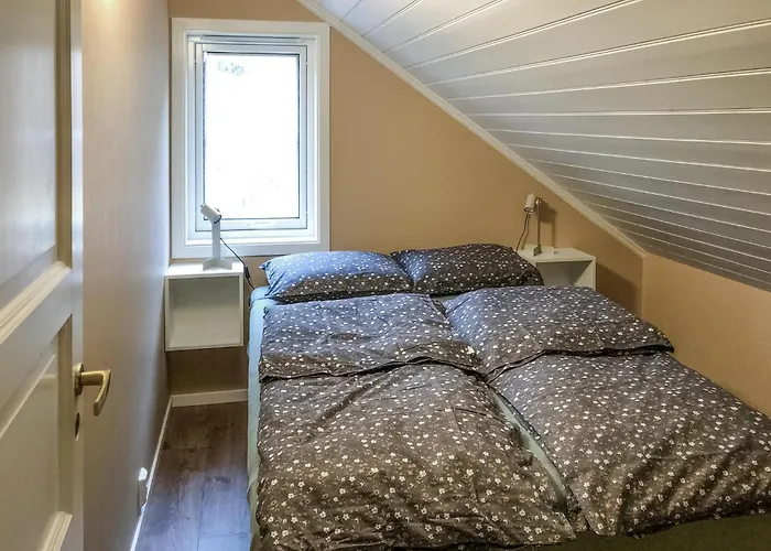 4 Bedroom Awesome In Torvikbygd בית נופש *