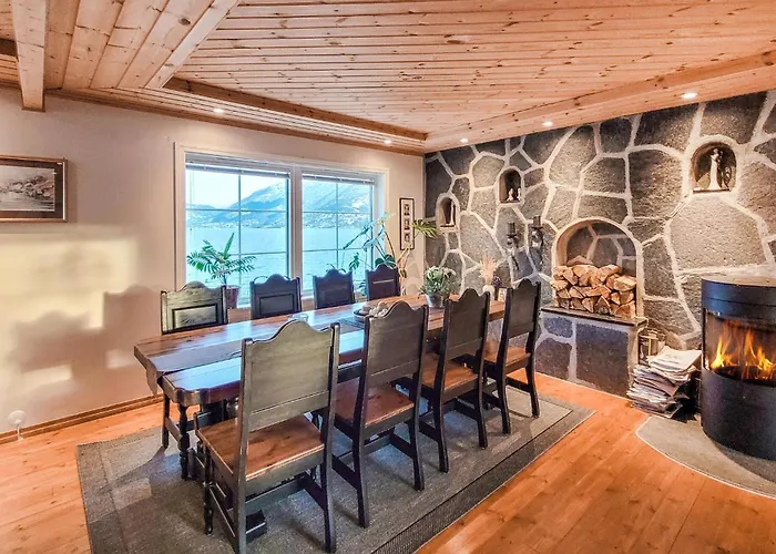 בית נופש 4 Bedroom Awesome In Torvikbygd *